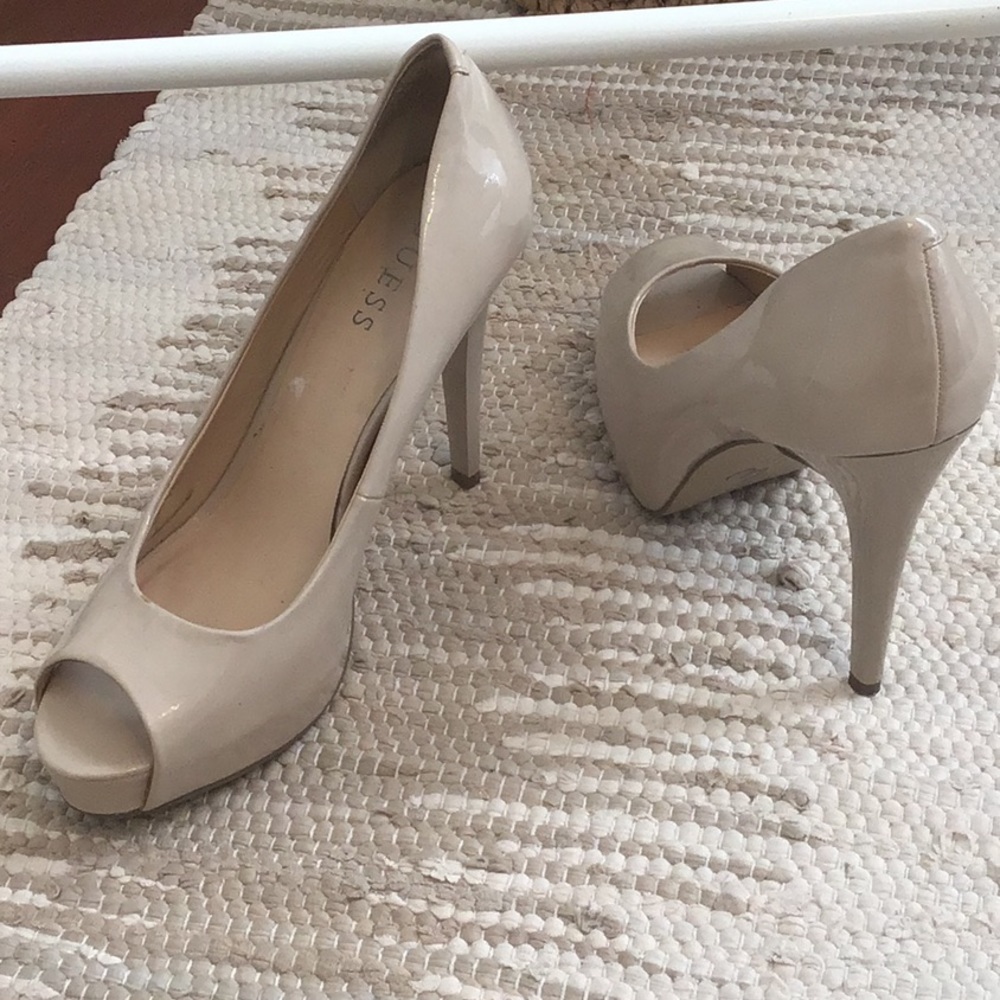 GUESS NUDE PEEP TOE HEELS